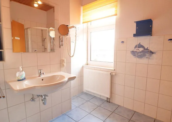 & Restaurant Neptun Hotel *